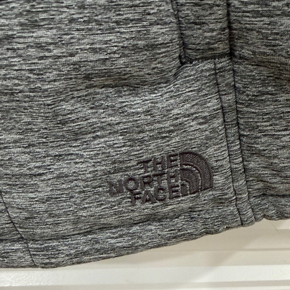 EUC The North Face Women's Heather Gray Pseudio Vest - Picture 4 of 7